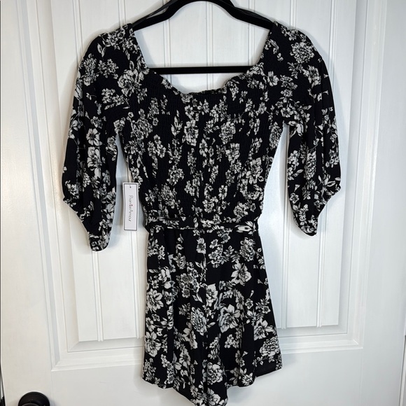 Premier Amour Women's Black And White Floral Off The Shoulder Romper Sz 6 - Picture 7 of 11